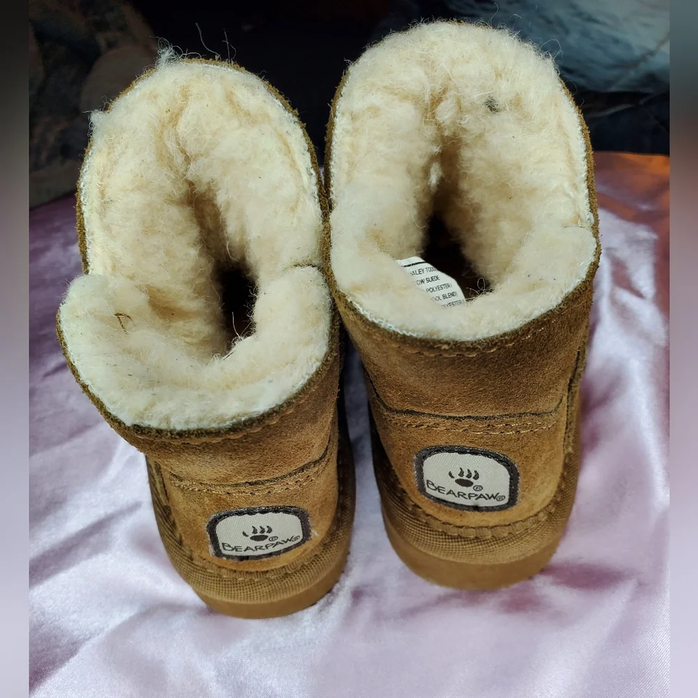 B2G1F Bearpaw Toddler Size 6
